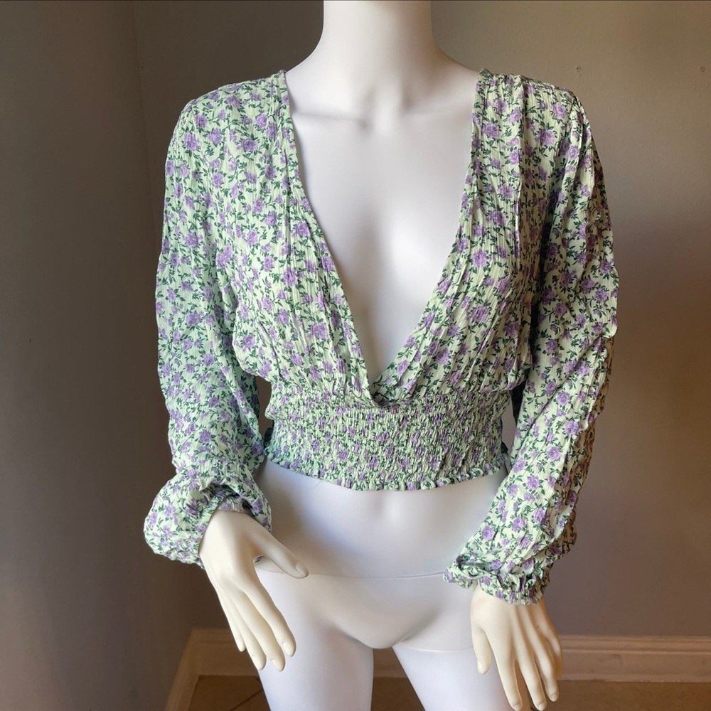 New Women’s Floral blouse size Large
New with tags
Forever 21
Stretchy waist